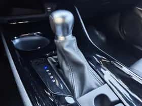 Toyota C-HR (2020) thumbnail 23