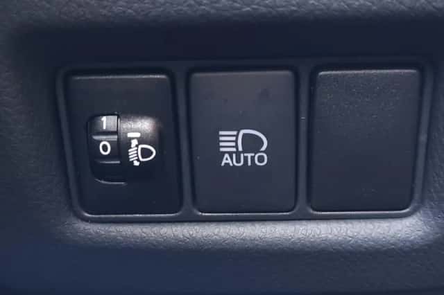 Toyota C-HR (2020) thumbnail 26