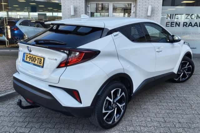 Toyota C-HR (2020) thumbnail 4