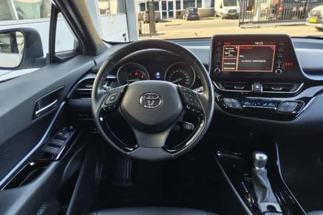 Toyota C-HR (2020) thumbnail 9