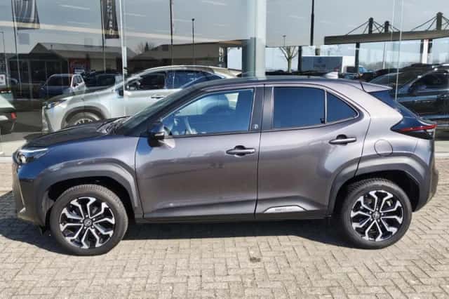 Toyota Yaris Cross (2023) thumbnail 3