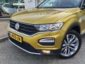 Volkswagen T-Roc (2019) thumbnail 2