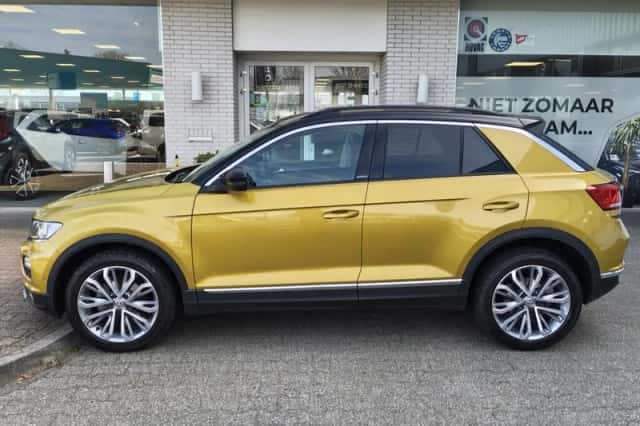 Volkswagen T-Roc (2019) thumbnail 3