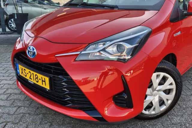 Toyota Yaris (2019) thumbnail 2