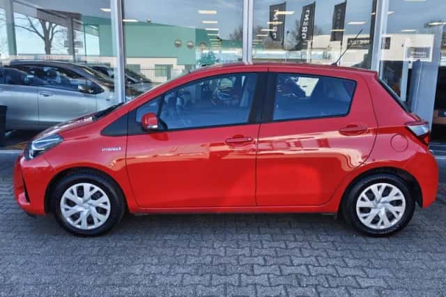 Toyota Yaris (2019) thumbnail 3