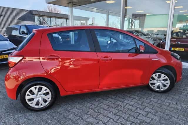 Toyota Yaris (2019) thumbnail 4