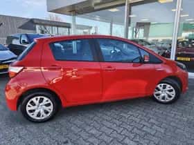 Toyota Yaris (2019) thumbnail 4