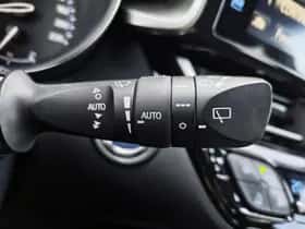 Toyota C-HR (2018) thumbnail 12