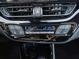 Toyota C-HR (2018) thumbnail 19