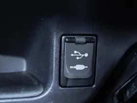 Toyota C-HR (2018) thumbnail 20