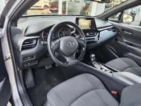 Toyota C-HR (2018) thumbnail 26