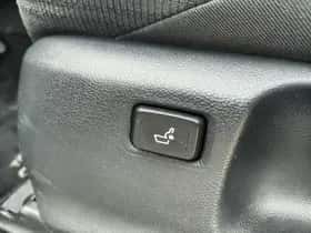 Toyota C-HR (2018) thumbnail 28
