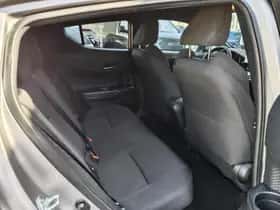 Toyota C-HR (2018) thumbnail 30
