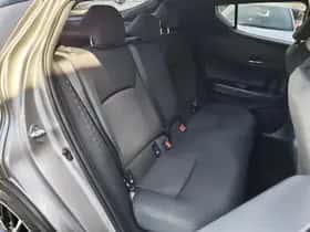 Toyota C-HR (2018) thumbnail 31