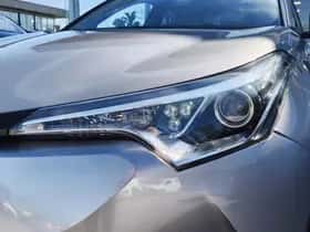 Toyota C-HR (2018) thumbnail 34