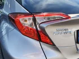 Toyota C-HR (2018) thumbnail 35