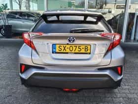 Toyota C-HR (2018) thumbnail 6