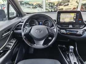 Toyota C-HR (2018) thumbnail 8