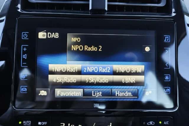 Toyota Prius (2018) thumbnail 17
