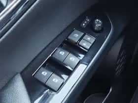 Toyota Prius (2018) thumbnail 25
