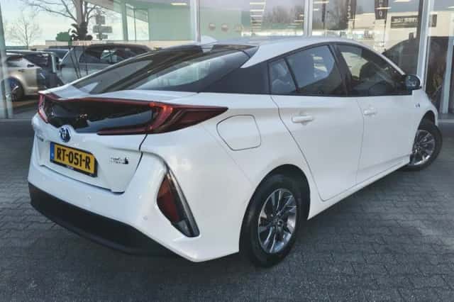 Toyota Prius (2018) thumbnail 4