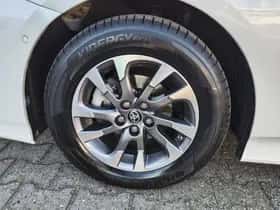Toyota Prius (2018) thumbnail 42