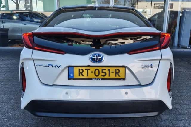 Toyota Prius (2018) thumbnail 7
