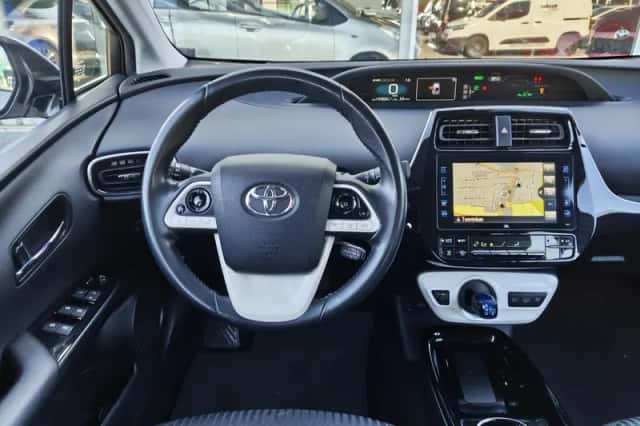Toyota Prius (2018) thumbnail 8