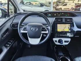 Toyota Prius (2018) thumbnail 8