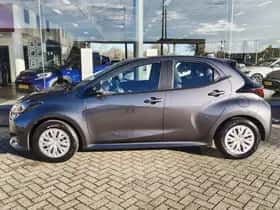 Toyota Yaris (2024) thumbnail 3