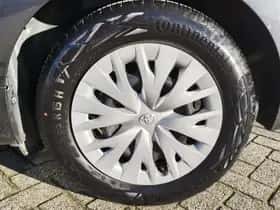 Toyota Yaris (2024) thumbnail 32