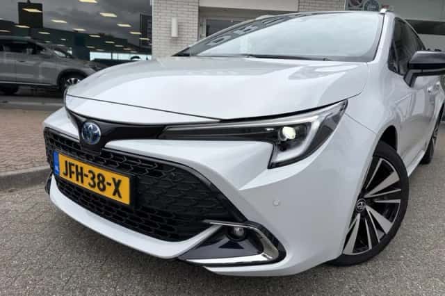 Toyota Corolla (2025) thumbnail 2