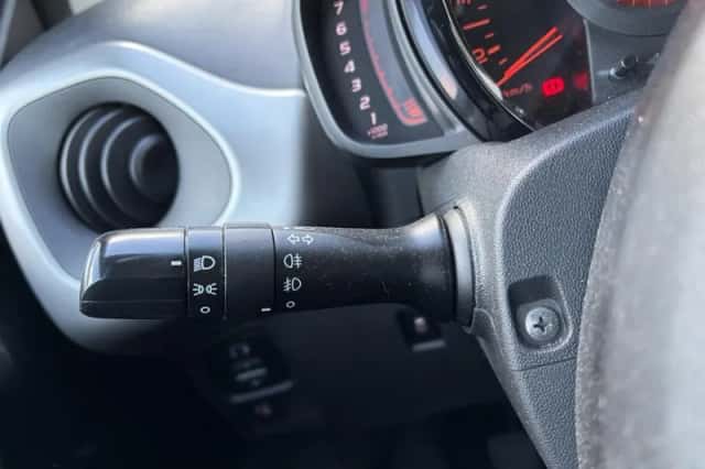 Toyota Aygo (2016) thumbnail 11
