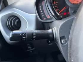 Toyota Aygo (2016) thumbnail 11