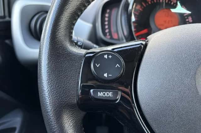 Toyota Aygo (2016) thumbnail 14