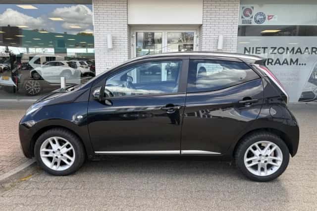 Toyota Aygo (2016) thumbnail 3