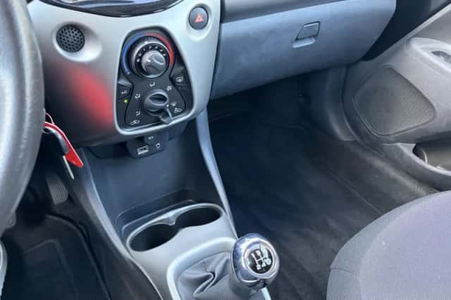 Toyota Aygo (2016) thumbnail 22