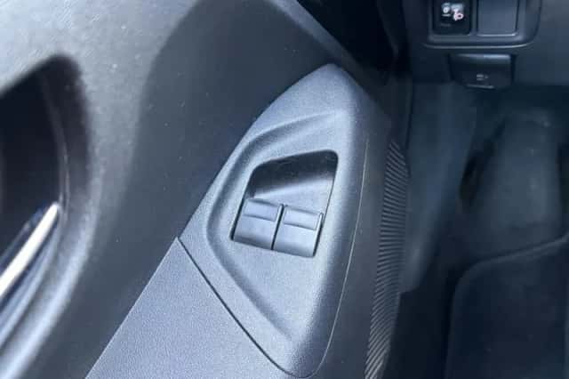 Toyota Aygo (2016) thumbnail 23