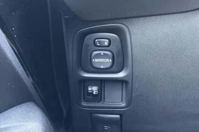 Toyota Aygo (2016) thumbnail 24