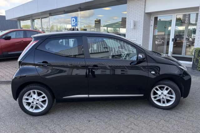 Toyota Aygo (2016) thumbnail 4
