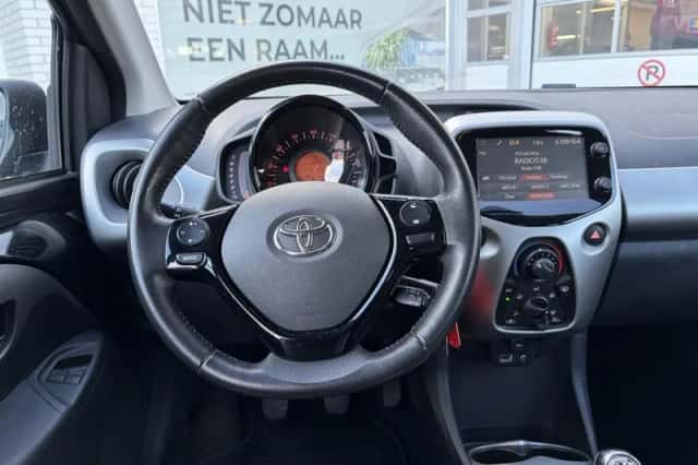 Toyota Aygo (2016) thumbnail 8