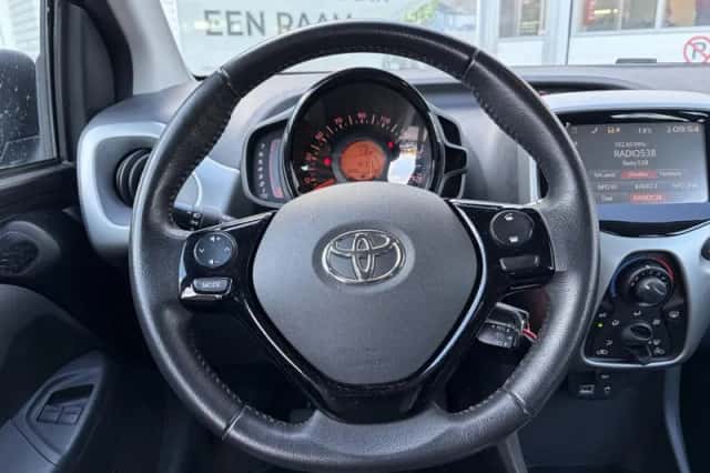 Toyota Aygo (2016) thumbnail 9