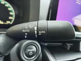 Toyota C-HR (2025) thumbnail 12