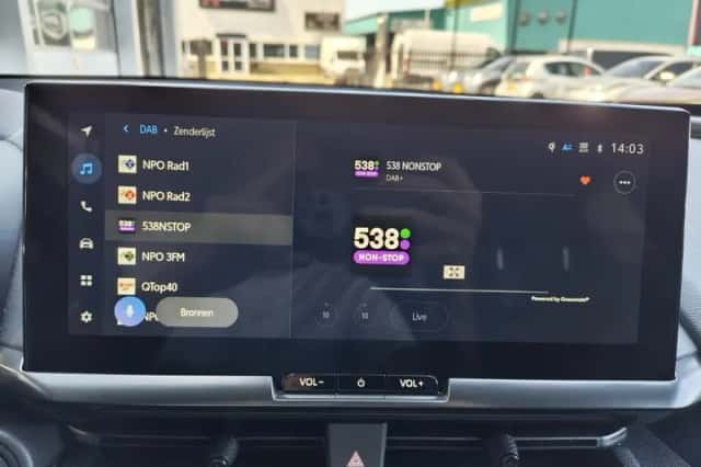 Toyota C-HR (2025) thumbnail 15