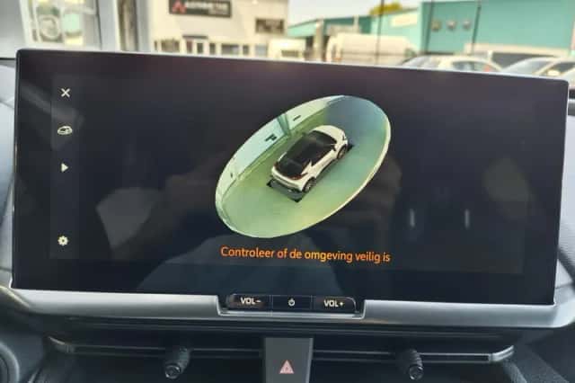 Toyota C-HR (2025) thumbnail 18
