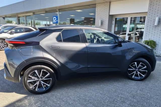 Toyota C-HR (2025) thumbnail 5