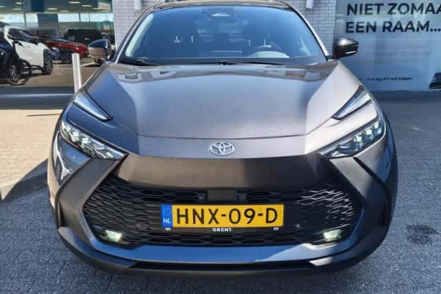 Toyota C-HR (2025) thumbnail 6