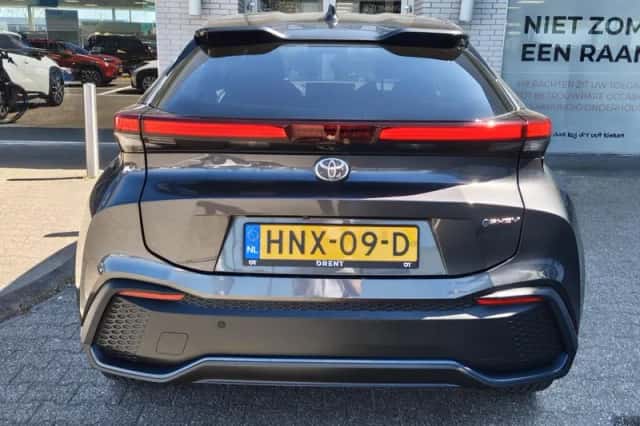 Toyota C-HR (2025) thumbnail 7