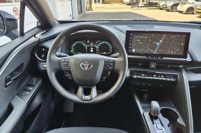 Toyota C-HR (2025) thumbnail 8