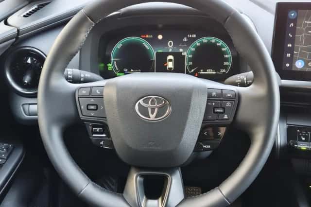 Toyota C-HR (2025) thumbnail 9